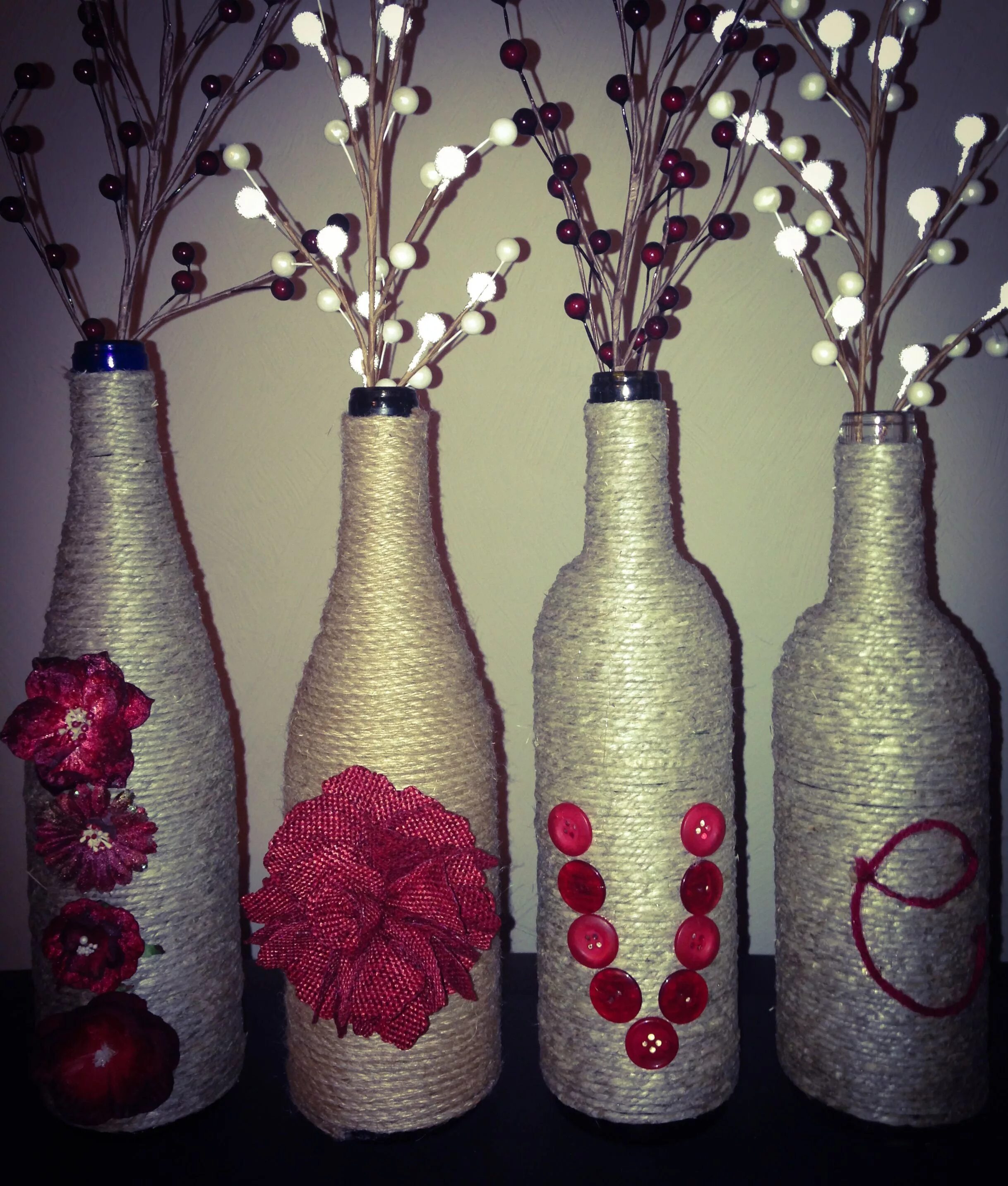 поделки из пластмассовых бутылок. декорирование бутылок своими руками. декор стеклянных бутылок. разукрасить бутылку. декорирование стеклянных бутылок.