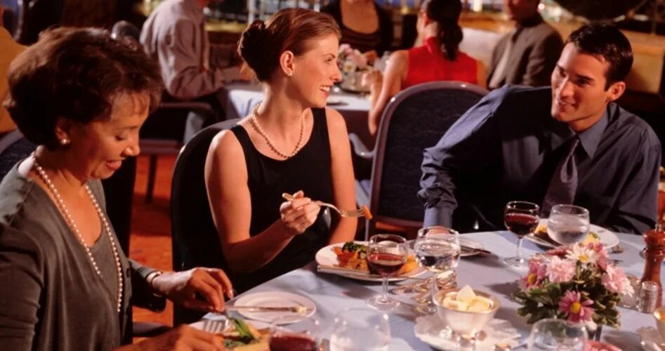 We never at the restaurant. Конфликт в ресторане картинки. Ресторан гости. Друзья в ресторане. We never at the restaurant.