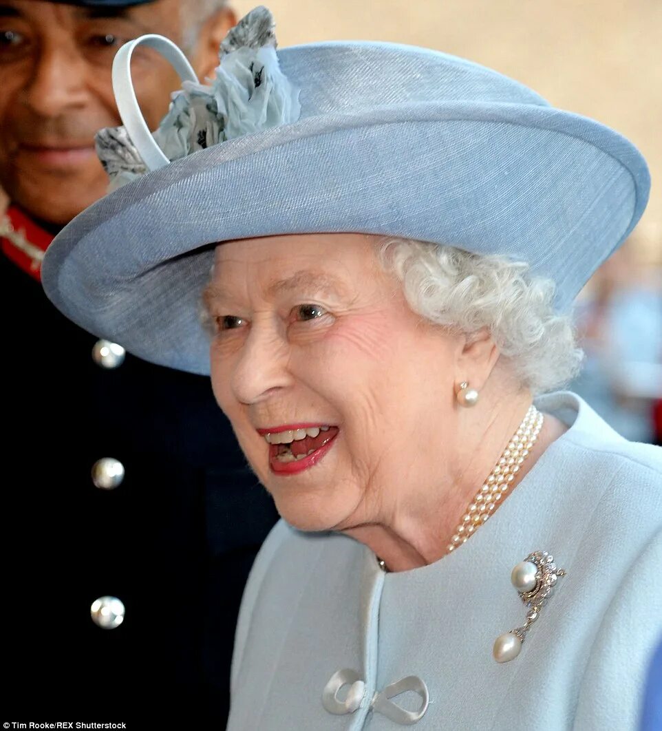 фингал королевы елизаветы. британская королева элизабет 2. королева великобритании елизавета 2 барби. последние видео королевы. елизавета королева великобритании 2021.