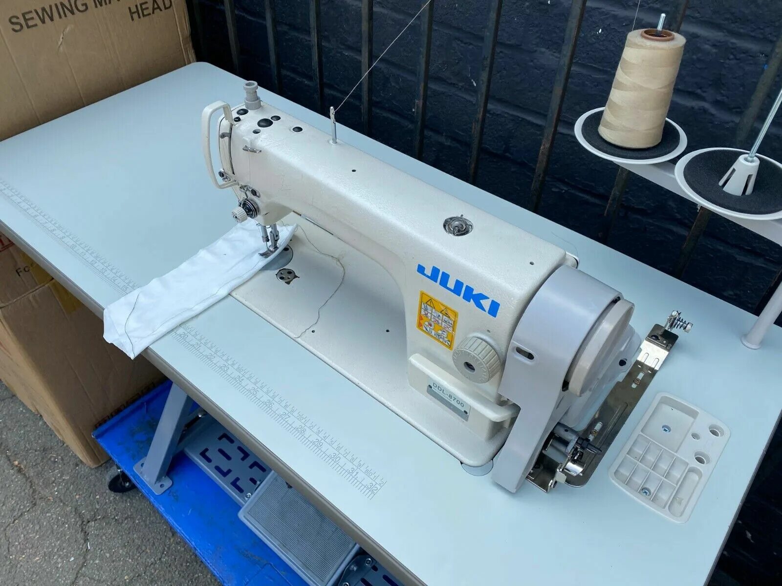 Купить машинку джуки. Швейная машина Juki DDL-8700. Швейная машинка Juki DDL 8700. Промышленная швейная машина Juki DDL-8700. DDL-8700«Джуки».