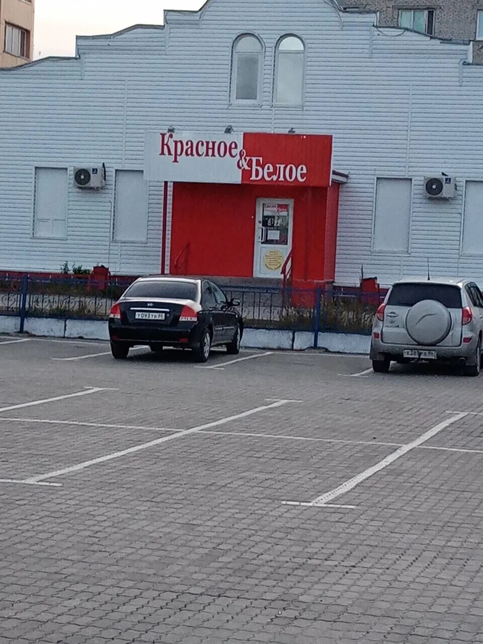 Ул. Золотая нива югорск. Магазины югорска. Югорск кафе. Магазины югорска.