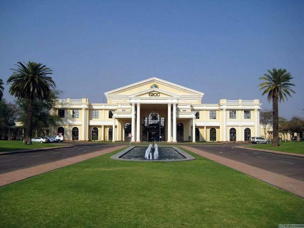 Ботсвана столица Габороне. Ботсвана Габороне достопримечательности. Национальный музей Ботсваны. Национальный музей в Габороне.
