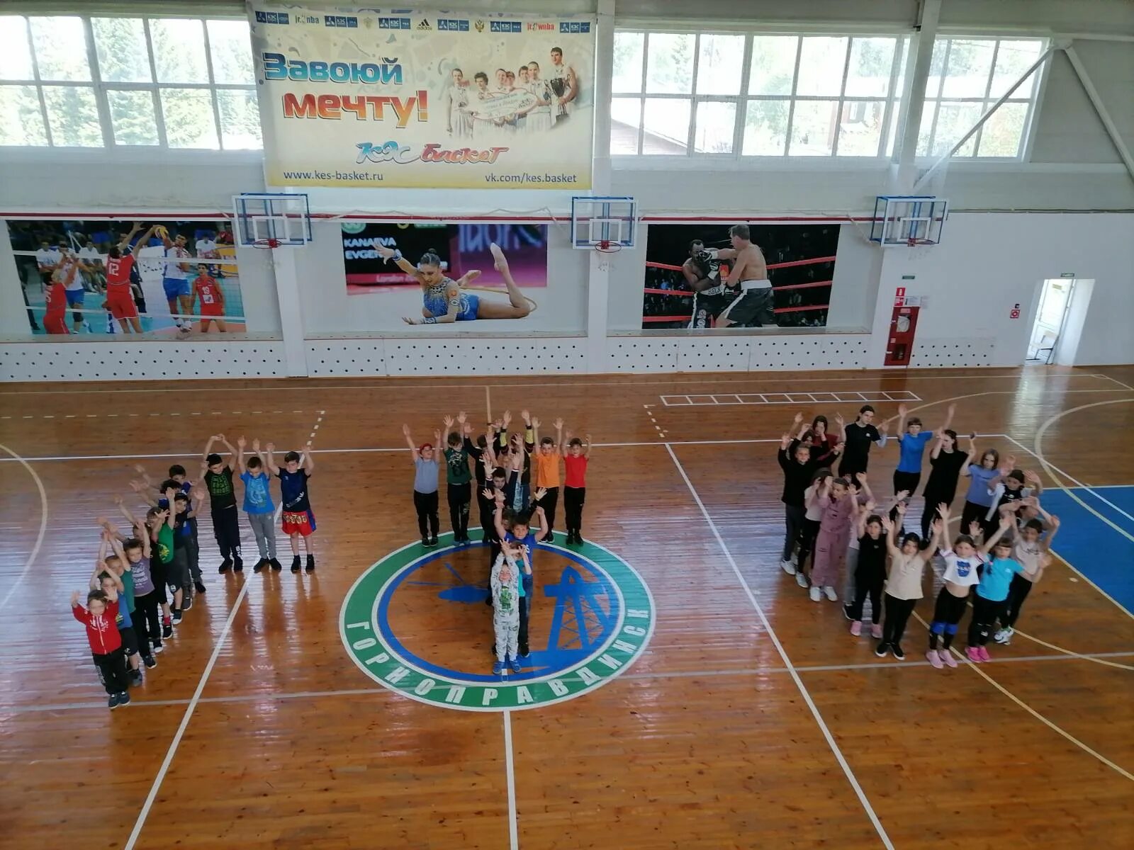 школа олимпийского резерва ханты-мансийск. юные волейболистки. ханты мансийская спортивная школа. югорский колледж олимпийского резерва ханты-мансийск. ханты мансийская спортивная школа.