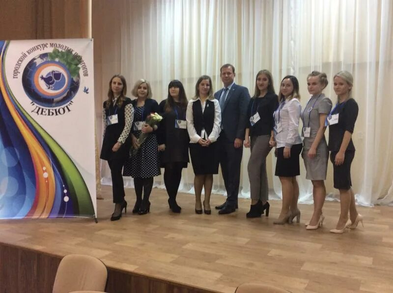 Город липецк школа 21. Липецкие учителя. Школа 20 липецк директор. Награждение педагог года. Лучшие учителя липецка.