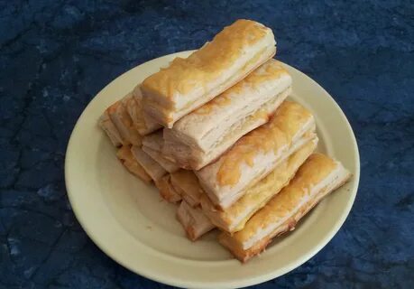 Слоеные палочки с сыром