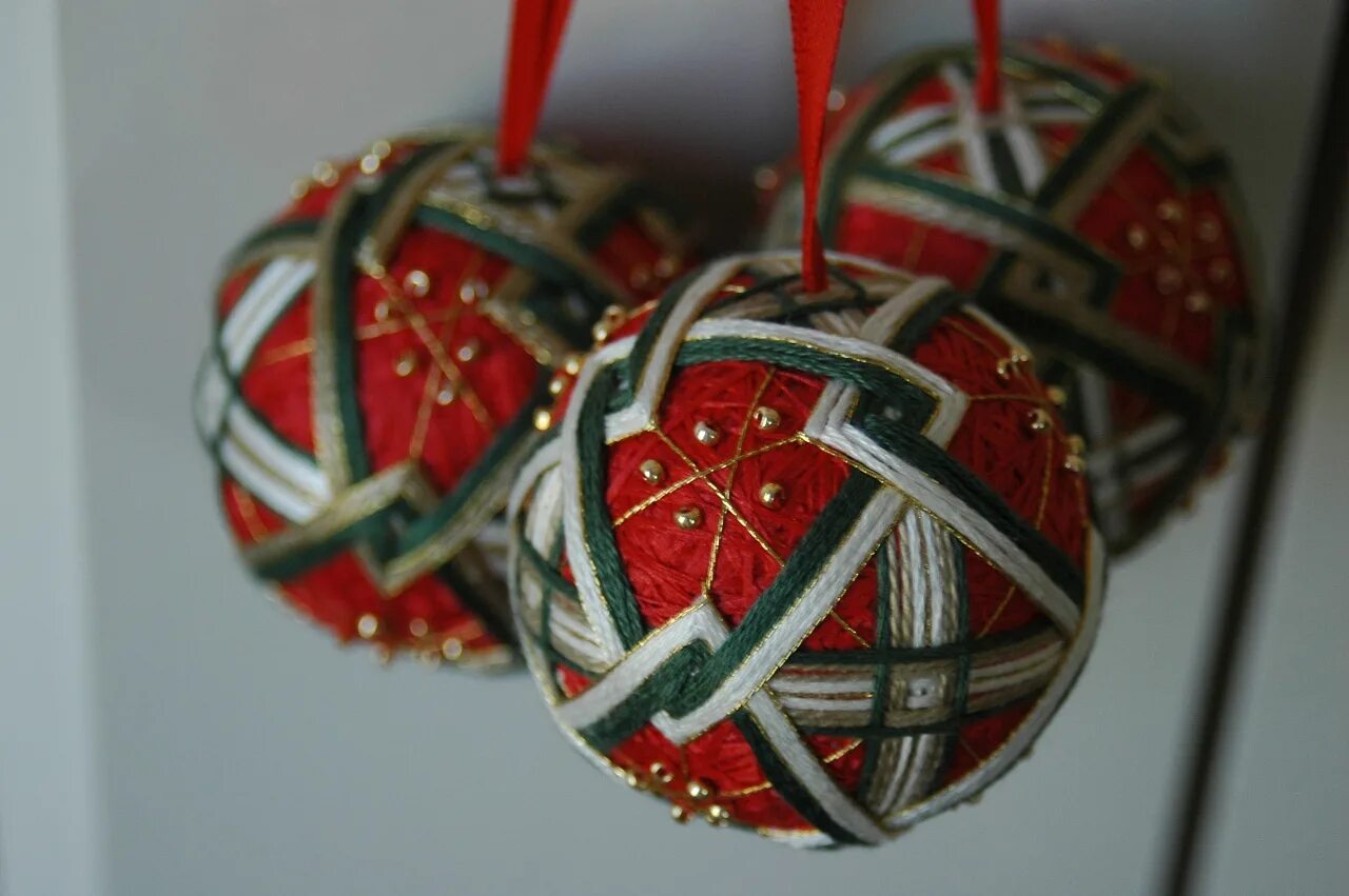 необычные елочные игрушки. китайские елочные игрушки.