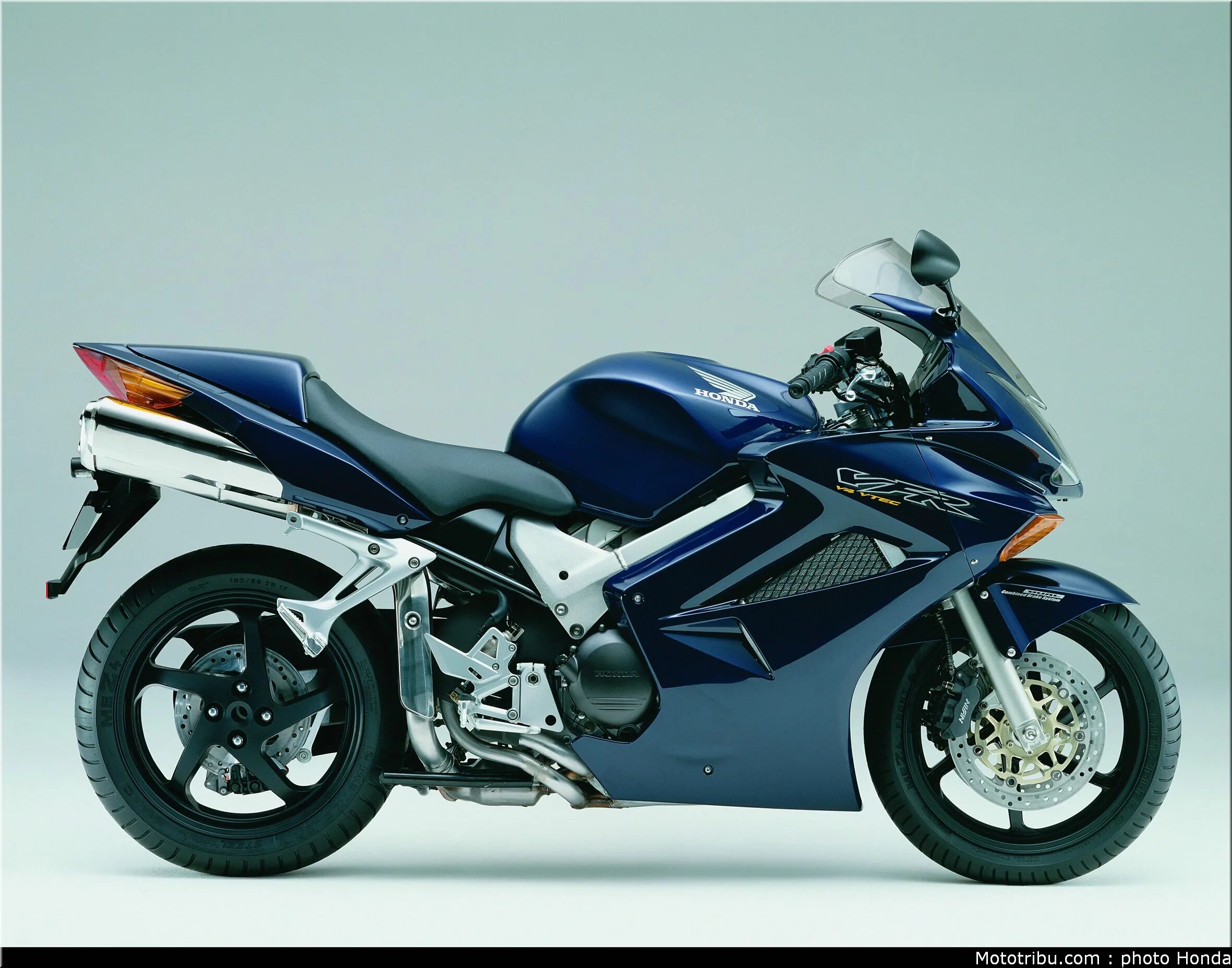 Мотоцикл Honda VFR 800. Мотоцикл Хонда ВФР 800. Honda VFR 2003. Мотоцикл Honda VFR 800 X.