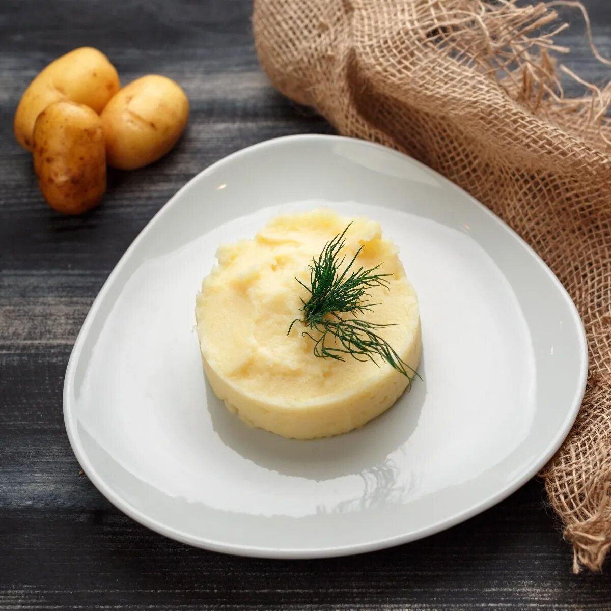 Сон картофельное пюре. Картофельное пюре. картофель пюре. европейские блюда. подача картофельного пюре.