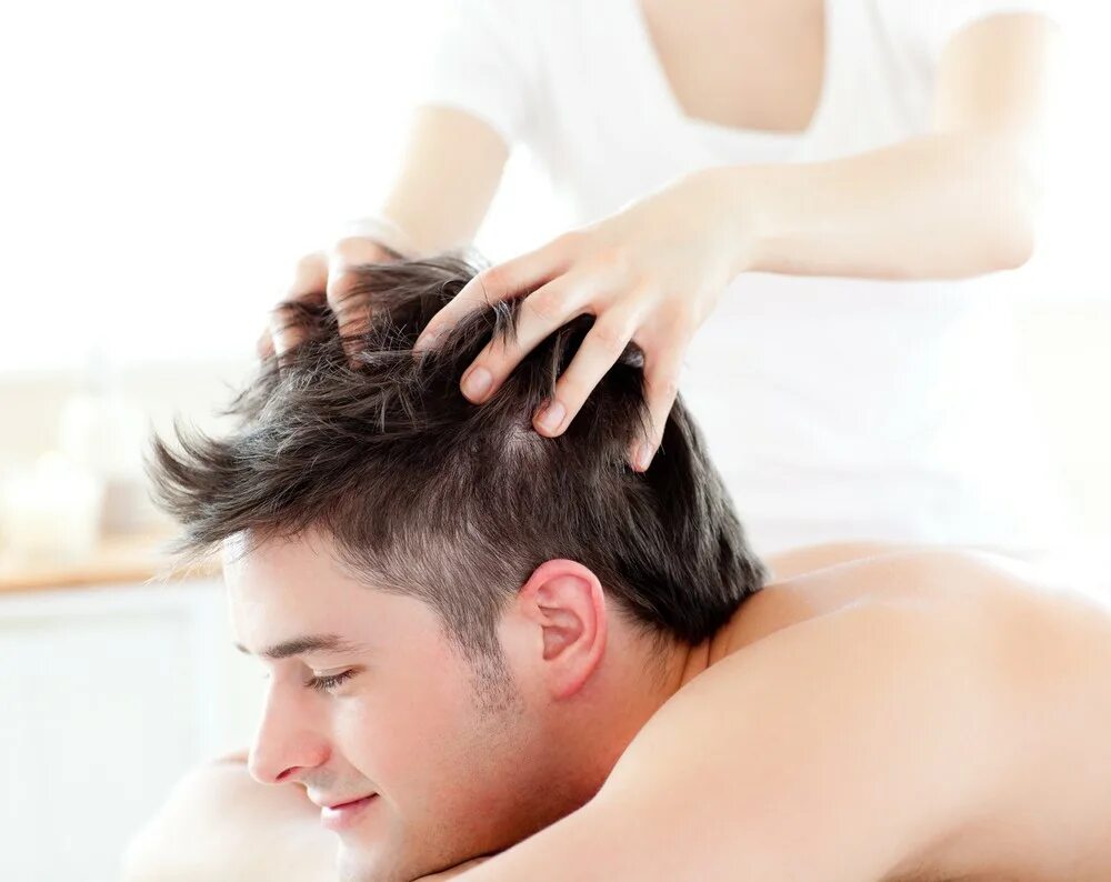 Hair massage. Массаж головы. Массаж волосистой части головы. Массаж головы мужчине. Массаж шеи и головы.