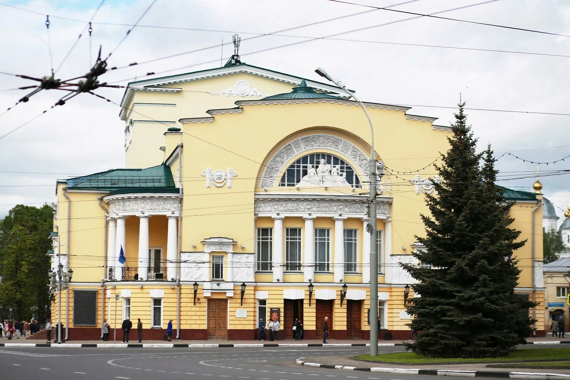 Какие театры в ярославле. Волковский театр ярославль. первый русский театр в ярославле.