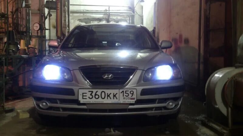 Hyundai elantra xd климат. Лампочки hyundai elantra xd. Диодные фонари элантра 3. Замена габаритных лампочек хендай элантра 3. Приборная панель хендай элантра xd.