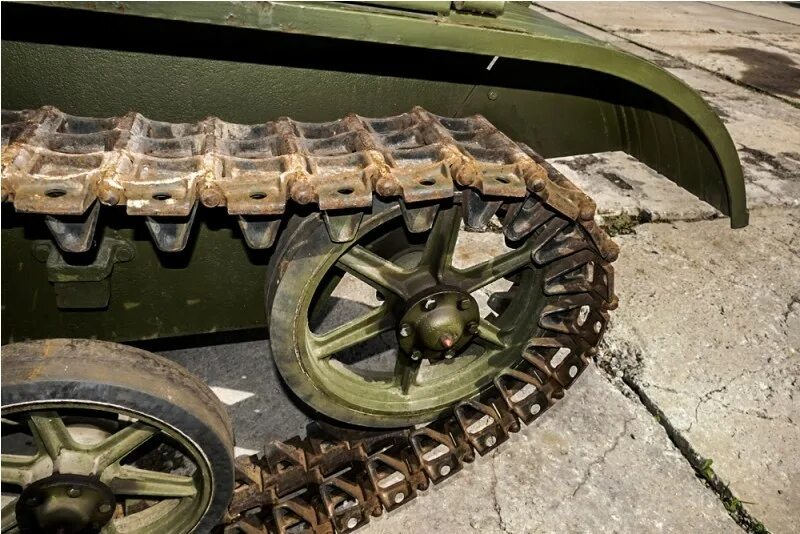 Траки гусеницы т72. Гусеницы т. Трак танка т-90. Гусеница т-72. Гусеница танка т-72.