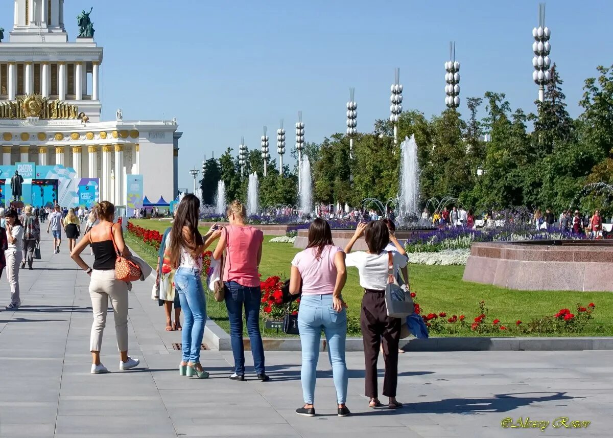 Пойти на вднх. Вднх парк 2025 лето. вднх лето 2025. вднх 2025 лето. парк вднх москва 2025 лето.