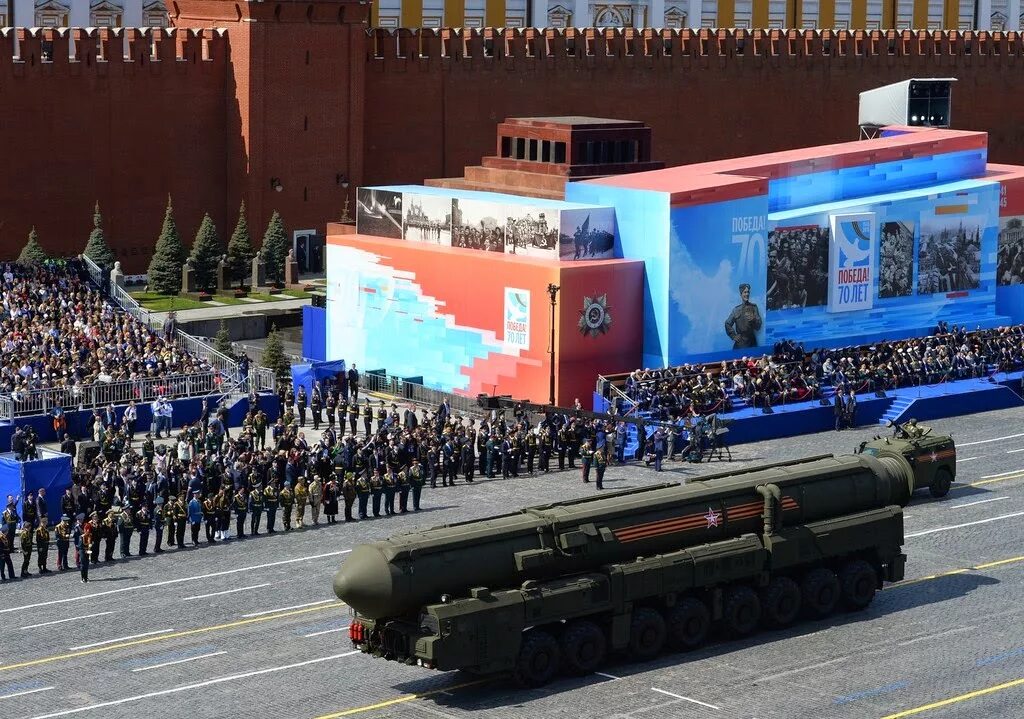 6 мая 2015. Мавзолей ленина парад победы 1945. парад на красной площади 9 мая 2015 года. парад победы 2025 в москве мавзолей. мавзолей на параде победы 2025.