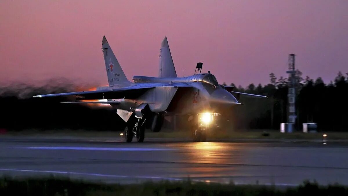 Сегодня вкс россии нанесли мощнейший. Миг 31 ВВС Украины. Миг-31 сво. Канатово аэродром. Боевые самолеты России.