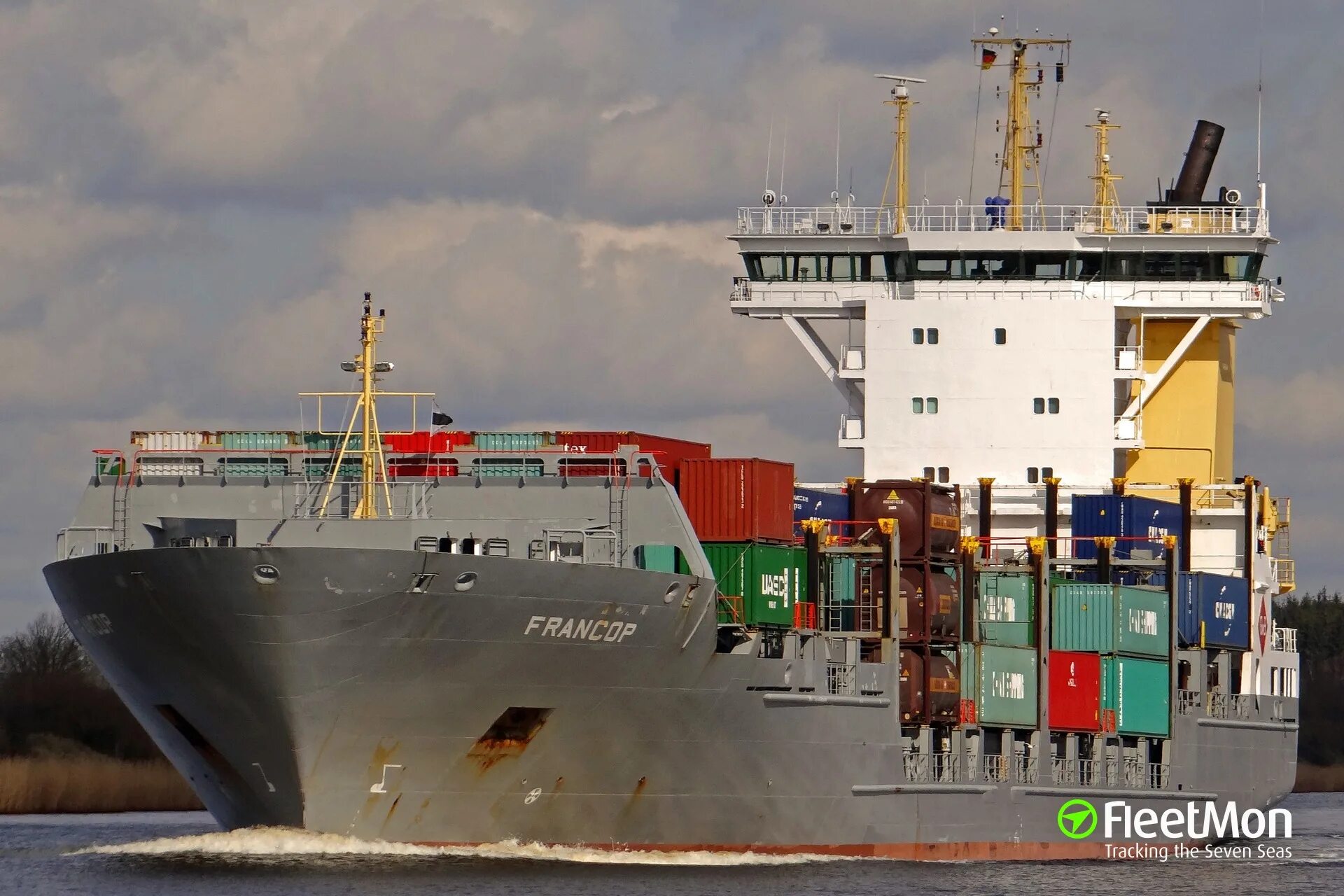 Феско татарстан контейнеровоз. Где находится судно феско монерон владивосток. Феско монерон 2209. Теплоход феско улисс. Феско янина контейнеровоз.