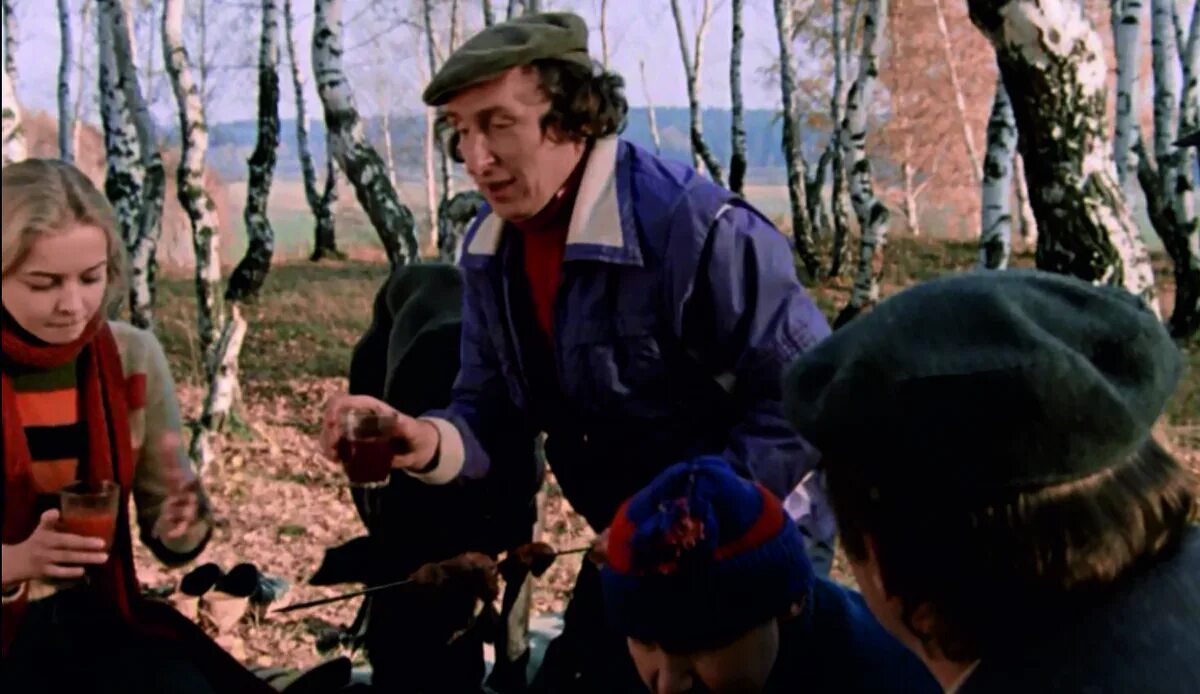 Москва соещам не верми. Москва слезам не верит фильм 1979 общага. Москва слезам не верит 1 серия. Москва слезам не верит праздники закончились. Москва слезам не верит (1979).