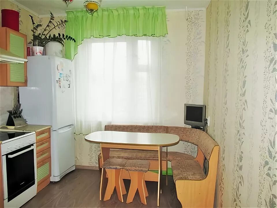 Авито снять квартиру. Квартира авито 2 комнатную на западе. Авито барнаул квартиры. 1 комнатная квартира в питере. Омск тварковского 4.