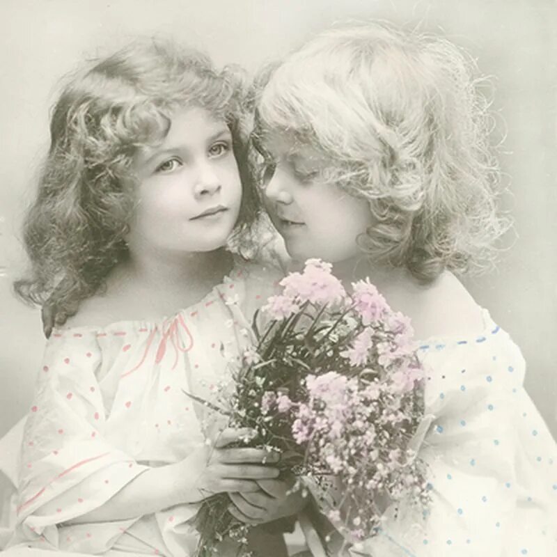 Двух сестер ретро. Старые фотосессии. Картинки для декупажа дети. Фотосессия в стиле ретро винтаж. Картины художницы сандры кук.