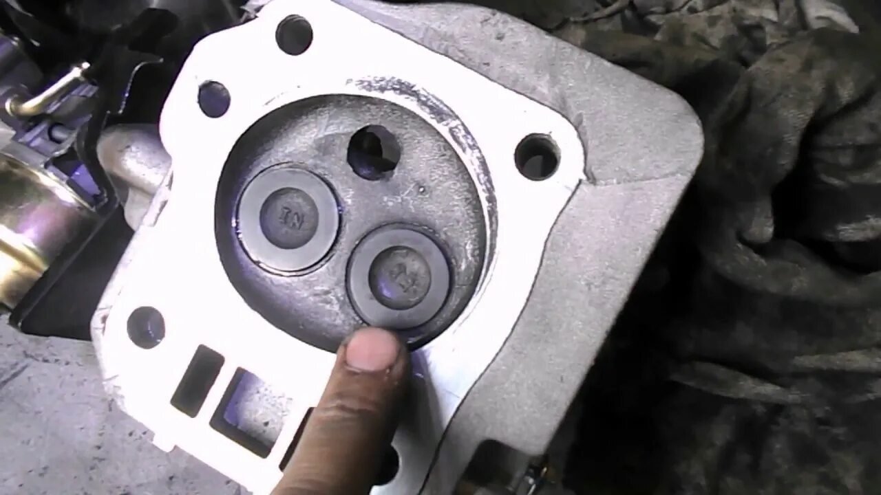 Дымит после ремонта двигателя. Дымит мотоблок Лифан 6-5. Двигатель GX 160 дымит. После капиталки двигатель сапунит причины. Мотоблок дымит.