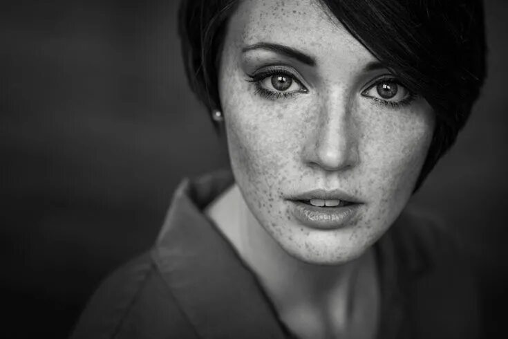 Photo contest Black and white woman portrait - 35AWARDS