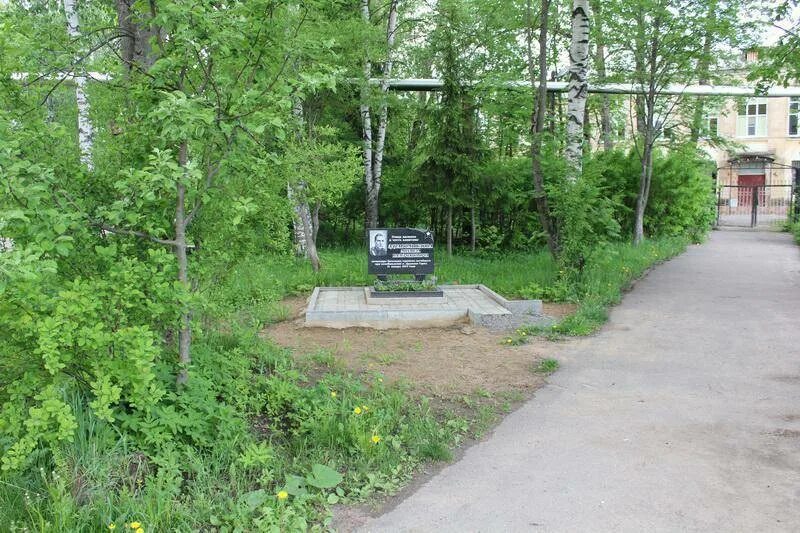 Деревня дружная горка. Дружная горка фото. Дружная горка. Прогноз погоды дружная горка на 10 дней. Горки памятник трем холостякам.