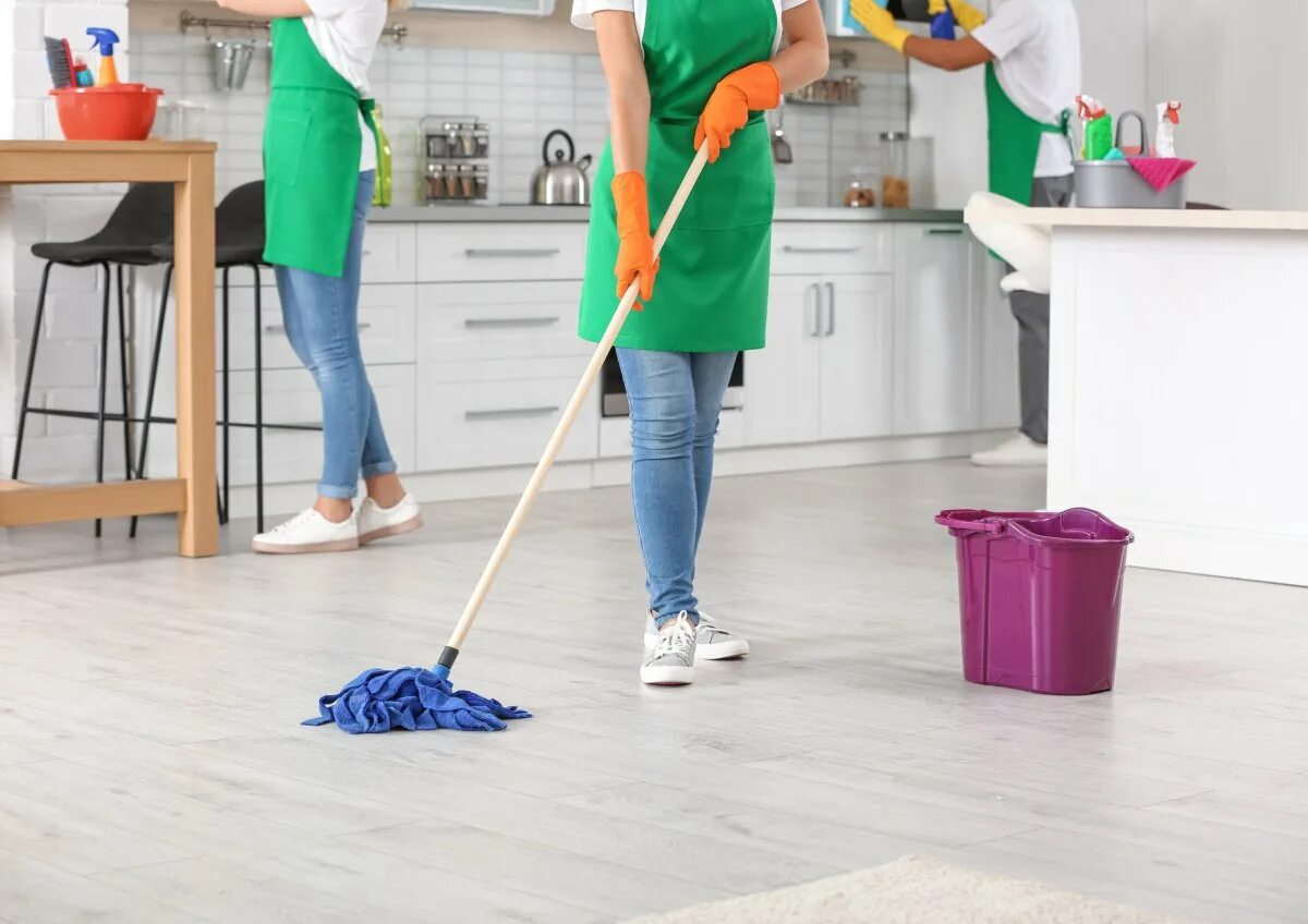 Cleaning maid. Уборка. Уборка в доме. Женщина со шваброй. Женщина убирает.