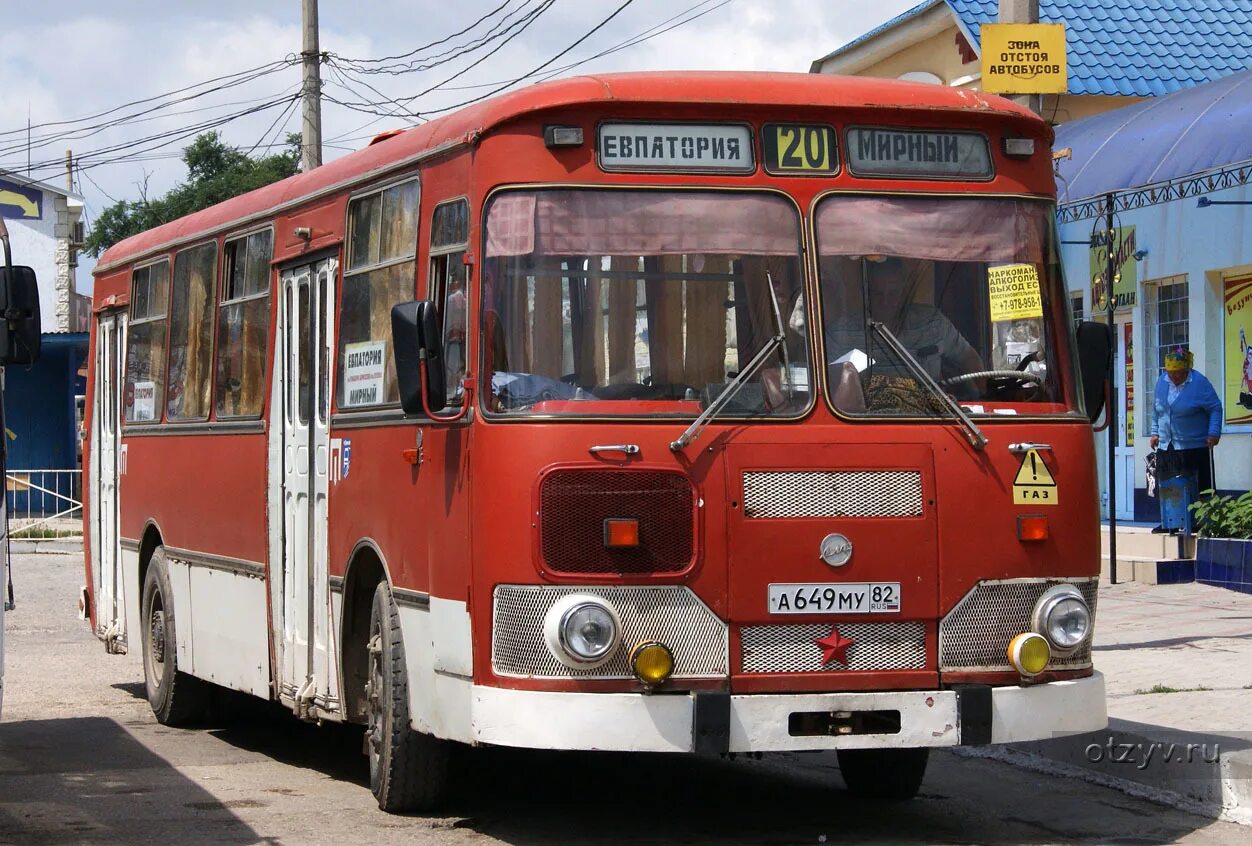 Советские автобусы крыма. ЛИАЗ 677 Евпатория. ЛИАЗ 677 В Крыму. ЛИАЗ 677 Аэродромный. ЛИАЗ 677 белый Евпатория.