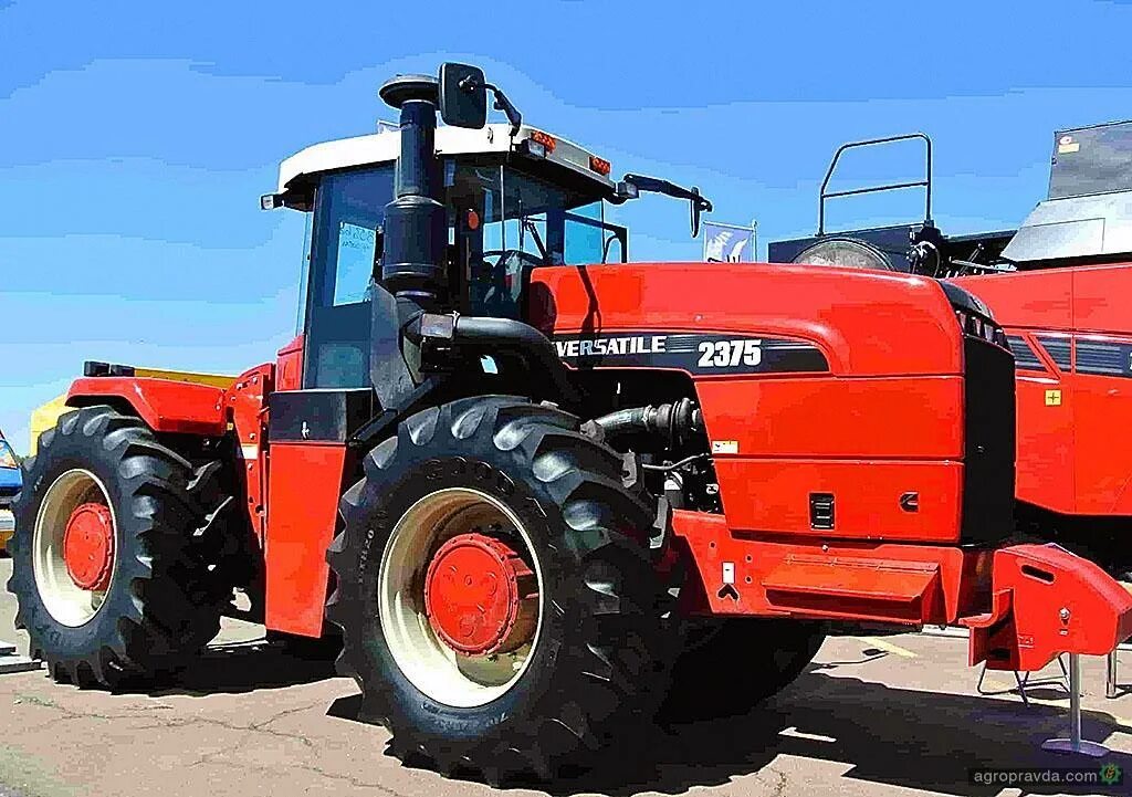 Трактор 2375 ростсельмаш. Трактор версатайл 2375. Трактор колесный versatile 2375. Трактор 2375 ростсельмаш. Трактор бюллер versatile 2375 версатайл.