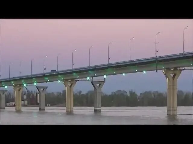Мост в волгограде танцует видео. Волгоградский мост резонанс. Резонанс моста в Волгограде. Танцующий мост Волгоград гиф. Танцующий мост США.