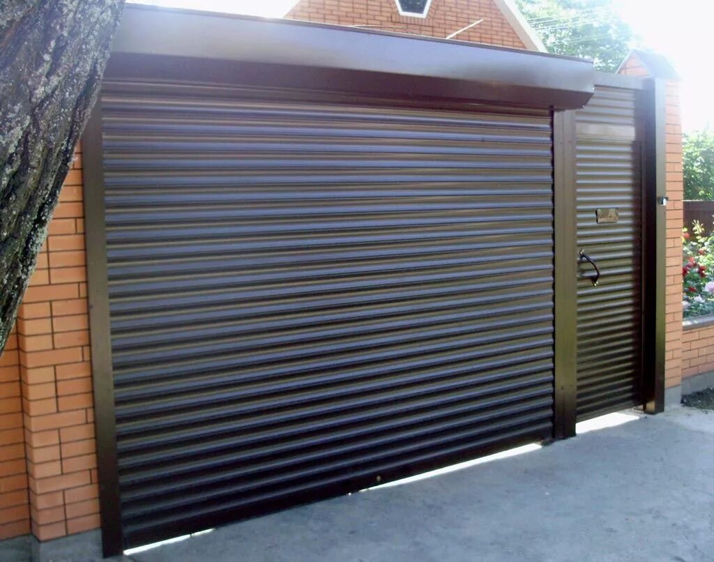 Рольворота с калиткой. Рольворота авито. Ворота рольставни дорхан. Рольворота в гараж дорхан. Ворота рольставни дорхан.