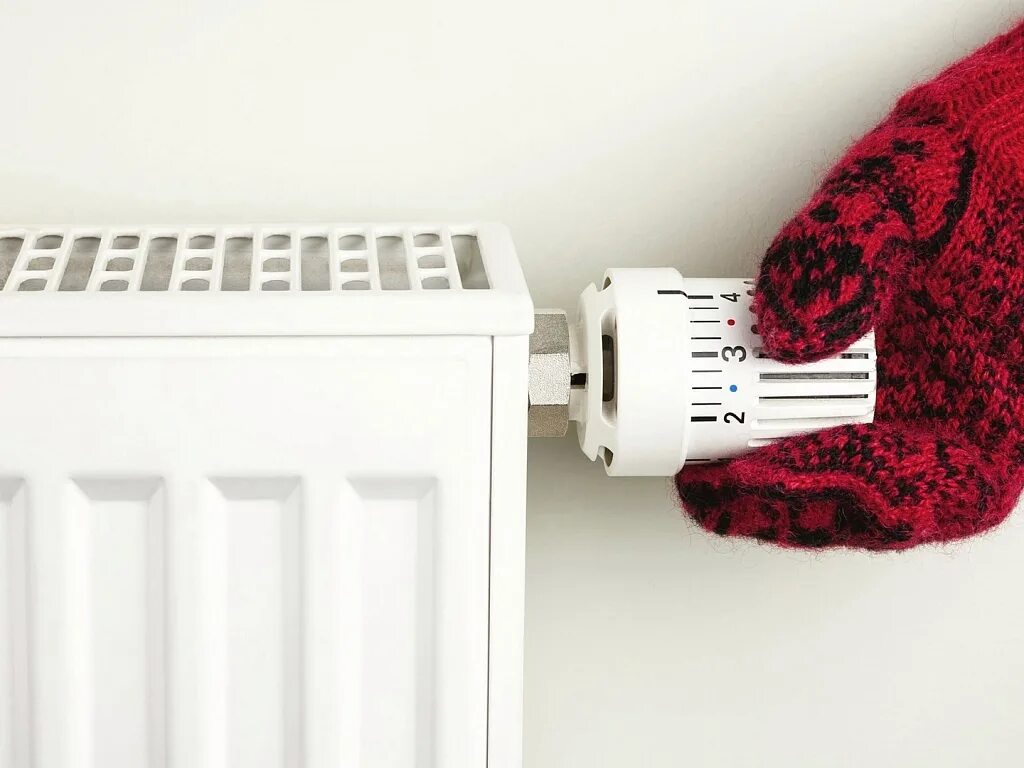 Радиатор в квартире. В ванне холодные батареи. Холодно в квартире. On heating. Отключили отопление.