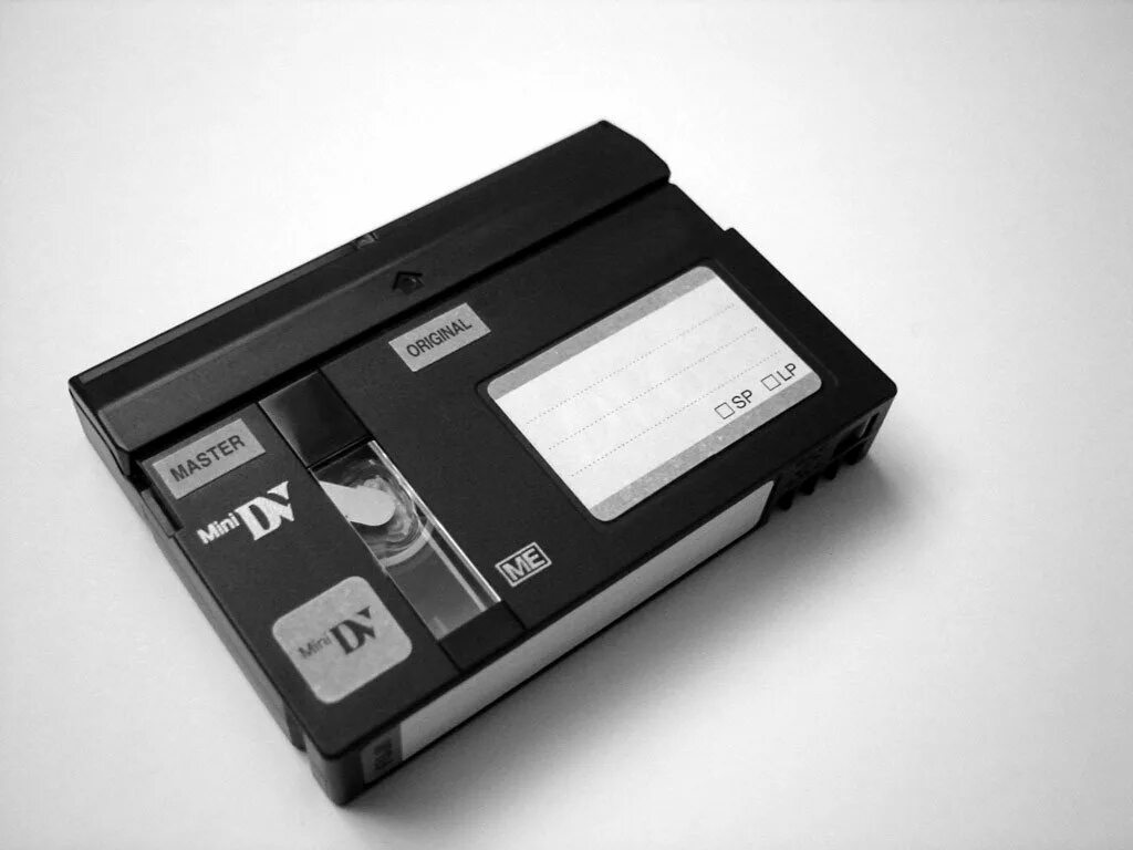 Кассета mini. Mini DV VHS кассета. Кассеты ВХС мини дв. Видеокассеты VHS Hi 8 Mini DV. Оцифровка VHS Mini DV.