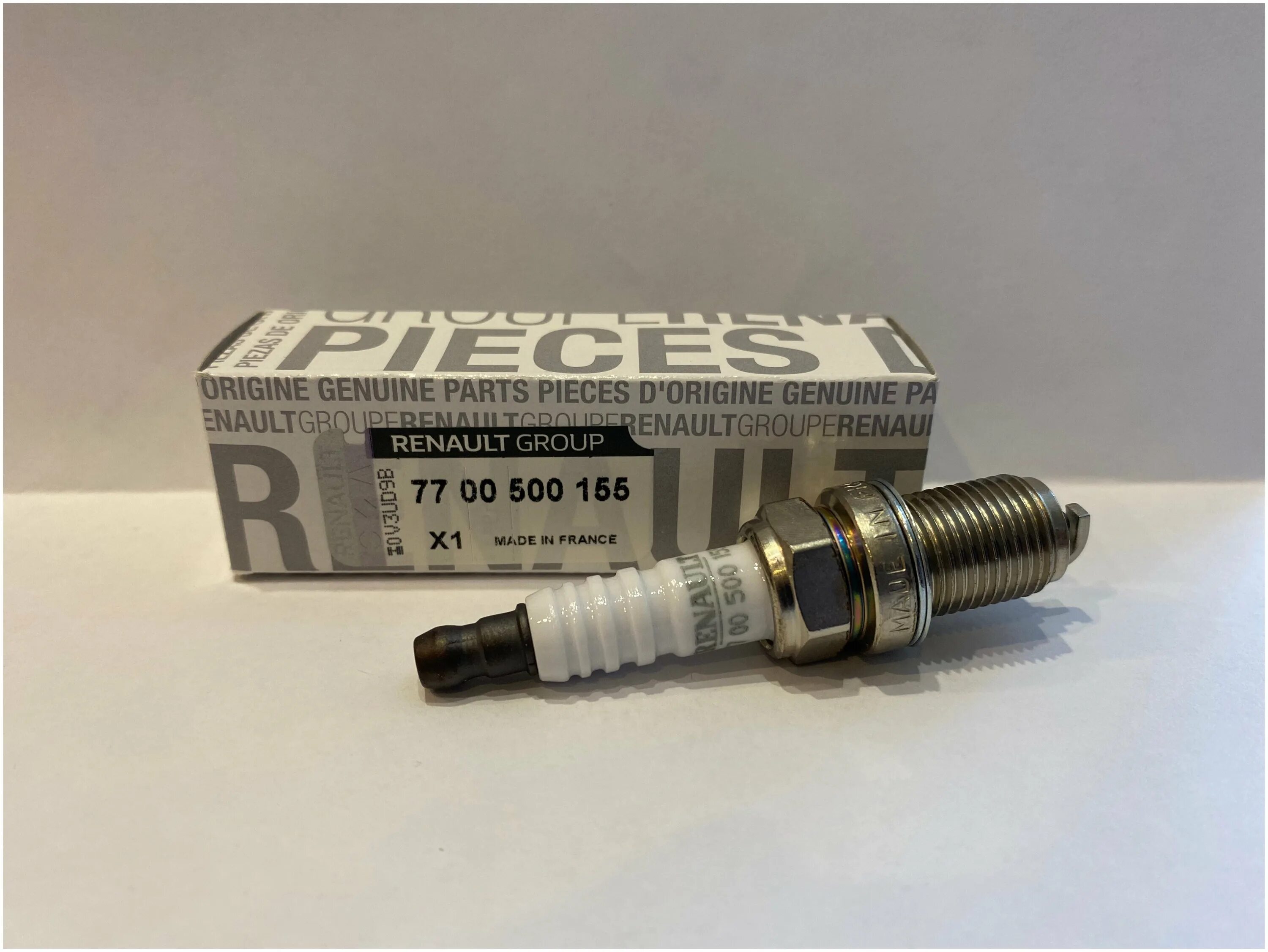 Свеча зажигания b2401-00qaa. Свеча зажигания 7700500168 рено. Оригинальные свечи рено логан. Оригинальные свечи рено логан. Свечи рено логан 1.