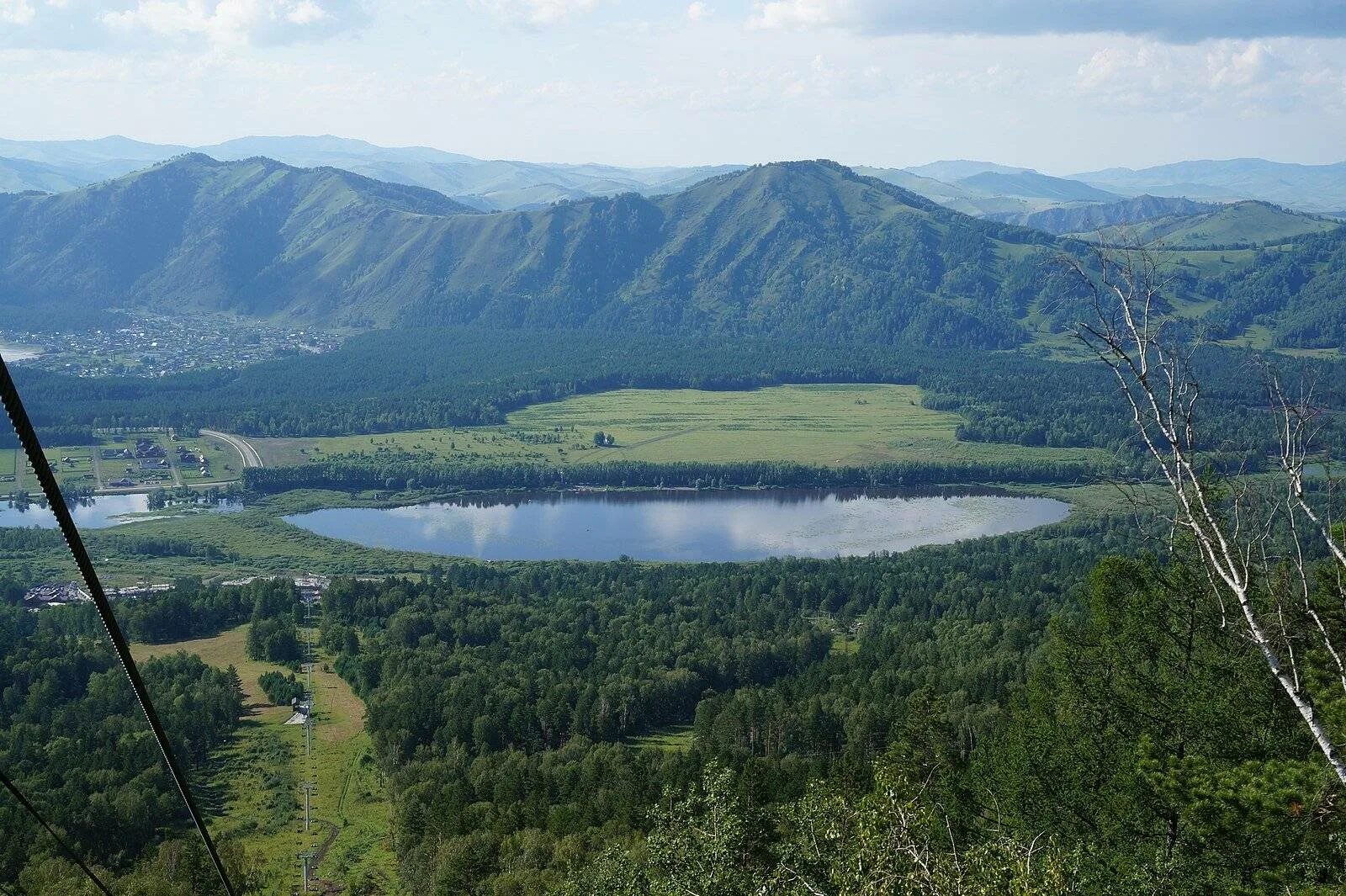 Гора синюха манжерок. Манжерок горный алтай. Манжерок горный. Канатная дорога манжерок горный алтай. Манжерокское озеро алтай.
