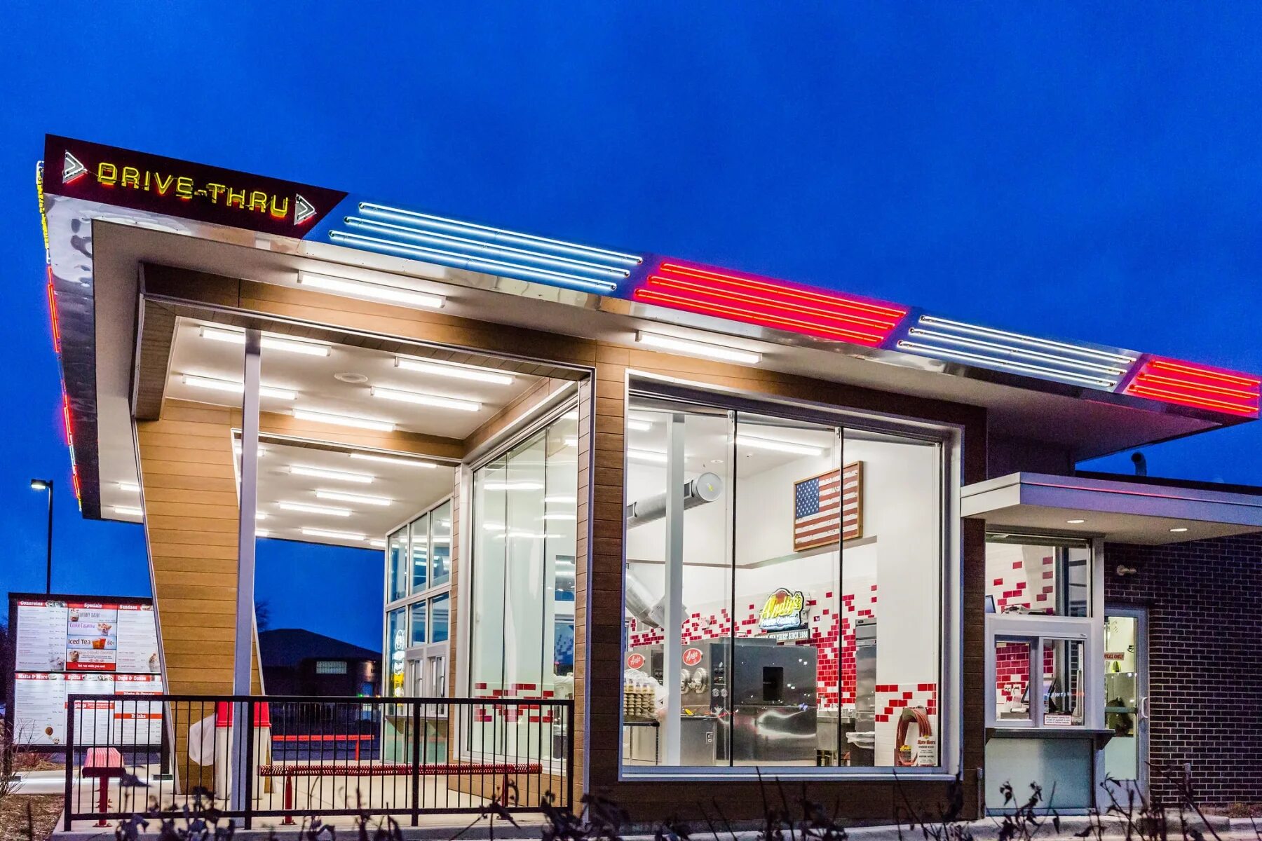 Drive thru. Drive thru кафе. Киоск Drive thru. Drive in ресторан. Макдоналдс Drive in.