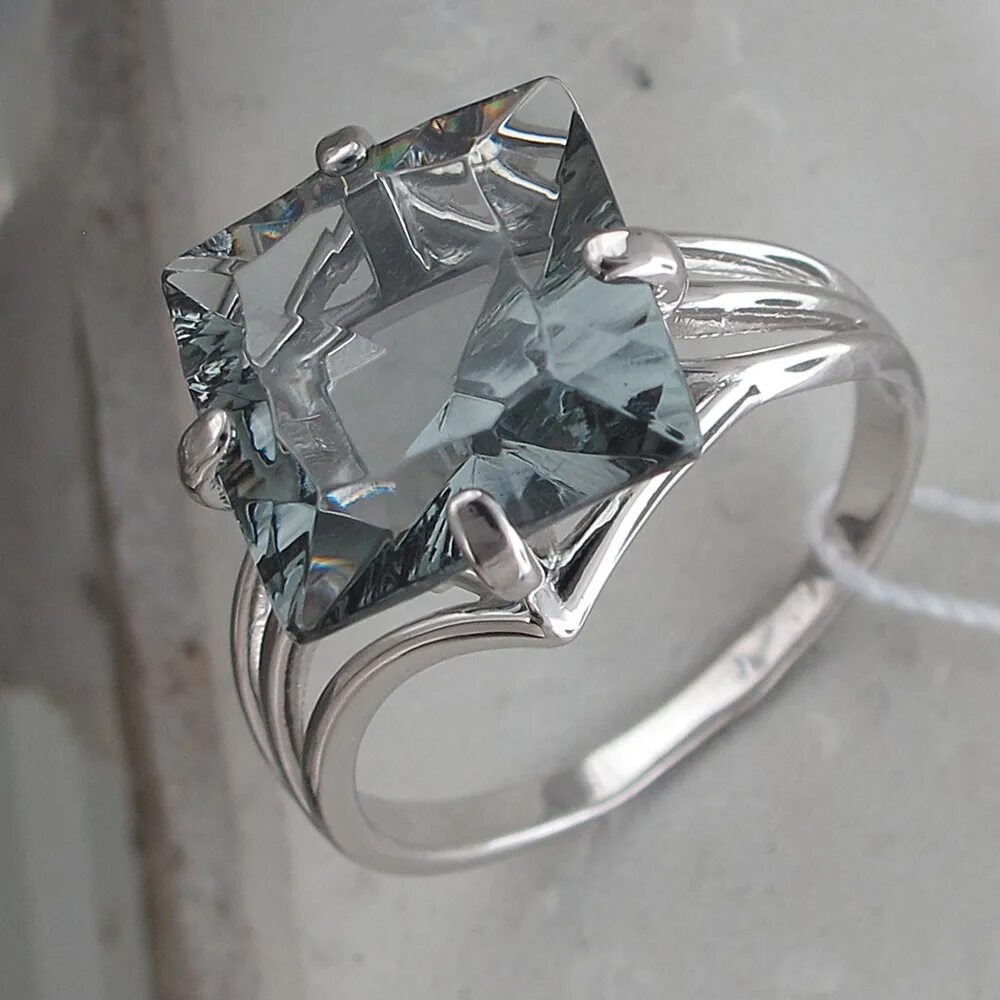 Купить кольцо в кемерово. Кольцо 925 пробы серебро SL 925 С большим квадратным камнем. Золотое кольцо с горным хрусталем 236825. Серебряное кольцо с квадратным камнем. Кольцо с крупным квадратным камнем.