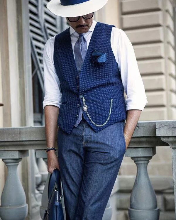 как носить карманные часы на цепочке. как носить карманные часы на цепочке. часы на цепочке на пиджаке. карманные часы на жилетке. карман джинс с цепочками часами и.