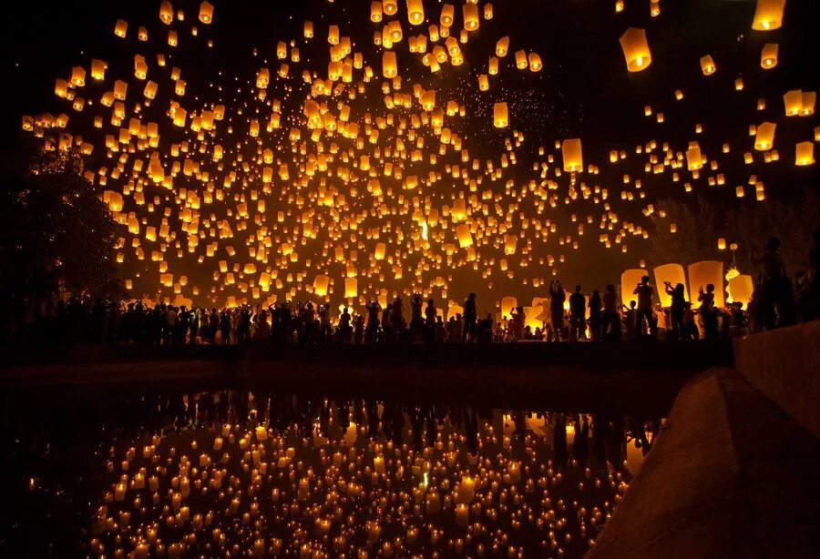 Свет огней луна. Фестиваль фонарей Тайвань. Фестиваль огней дивали. Фестиваль фонарей Геншин. Yi Peng Lantern Festival (фестиваль фонариков) в Таиланде.