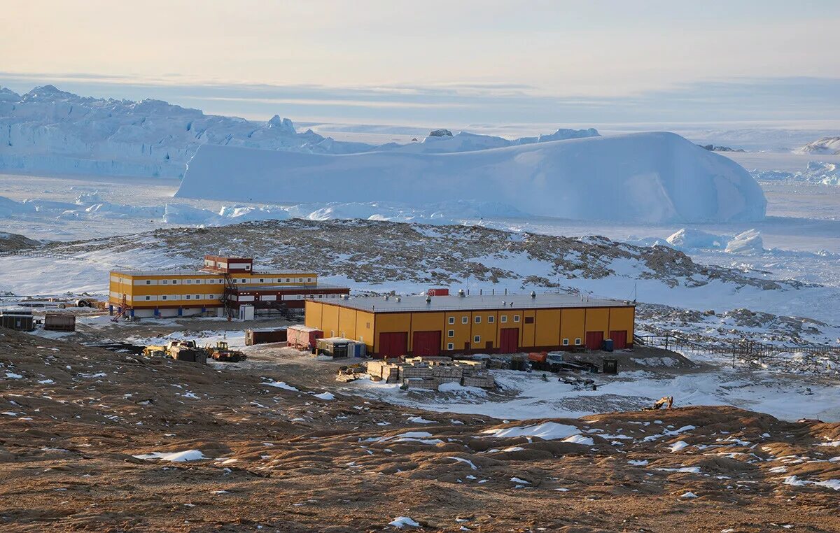 Первые антарктические станции. Прогресс (антарктическая станция). Российская научная станция в Антарктиде Прогресс. Мирный (антарктическая станция). Российские станции в Антарктиде.
