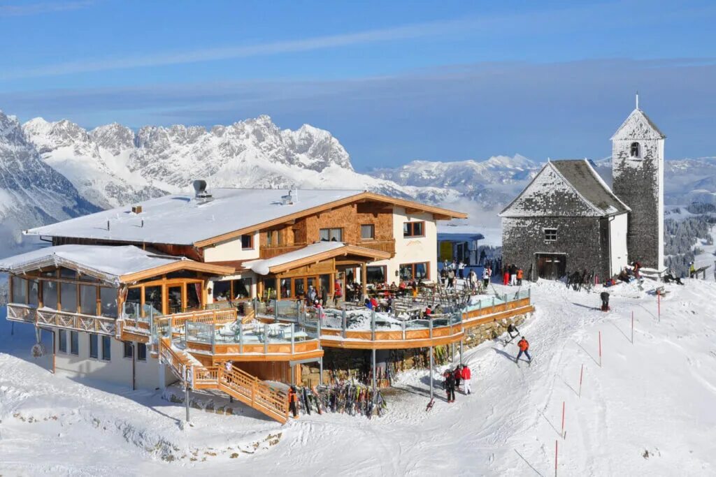 Австрия альпы горнолыжные курорты. Китцбюэль горнолыжный курорт. Майрхофен горнолыжный курорт. Австрия шале альпы тироль. Обергургль горнолыжный курорт.