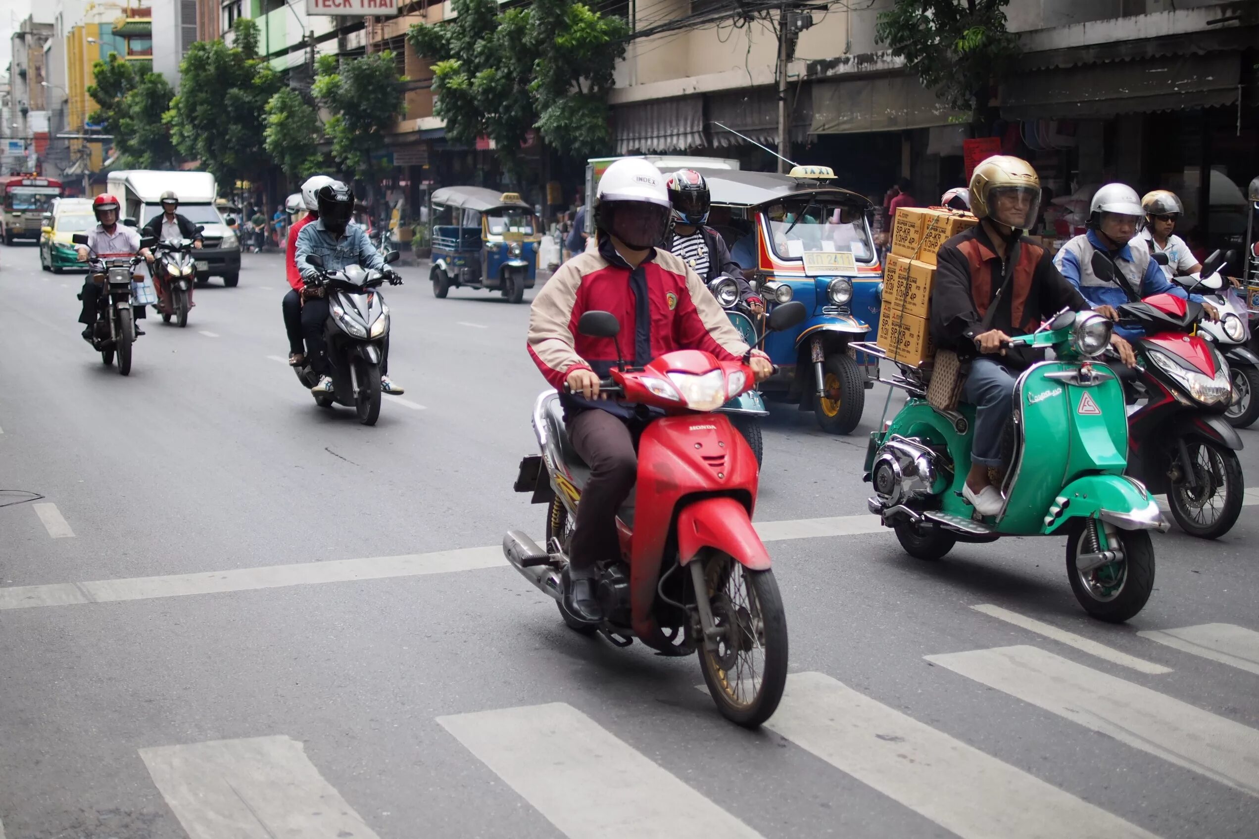 Мотобайки в Тайланде. Скутеры Honda в Тайланде. Мотобайк Honda в Тайланде. Мопеды в Азии.