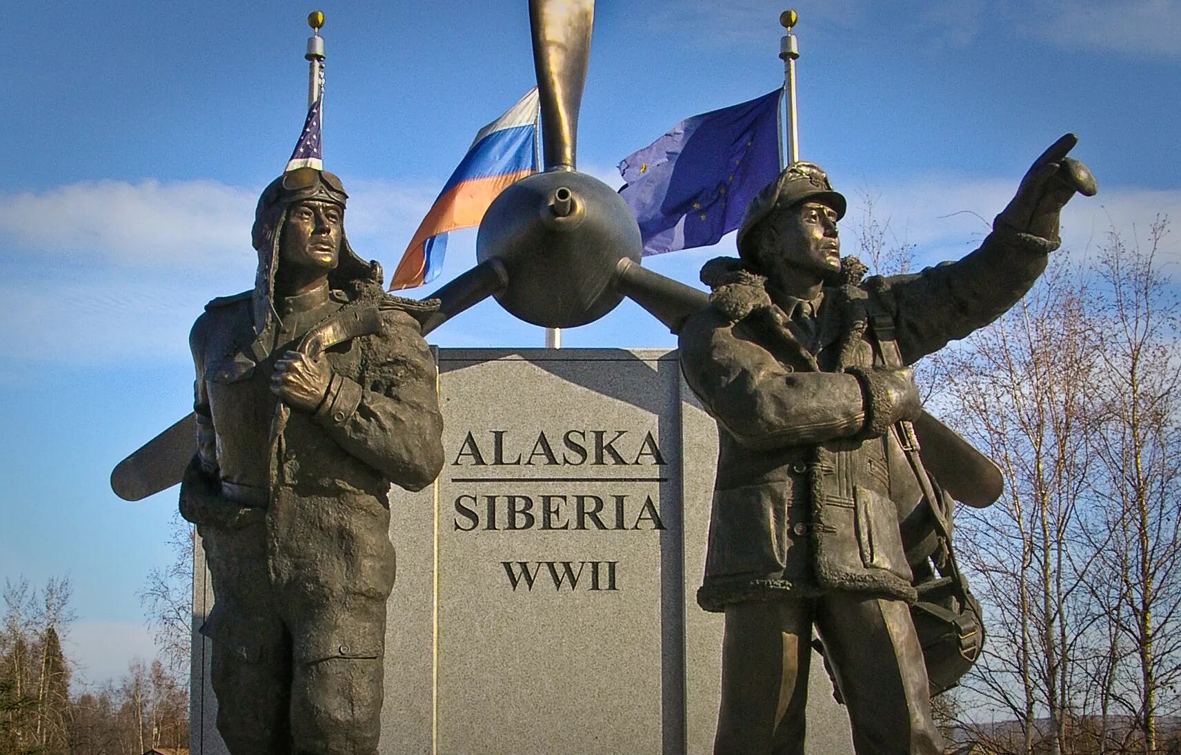 Фэрбенкс Аляска памятник летчикам. АЛСИБ памятник Фэрбенксе. Памятник ленд Лизу на Аляске. Памятник Аляска Сибирь. Алсиб с какой целью была организована