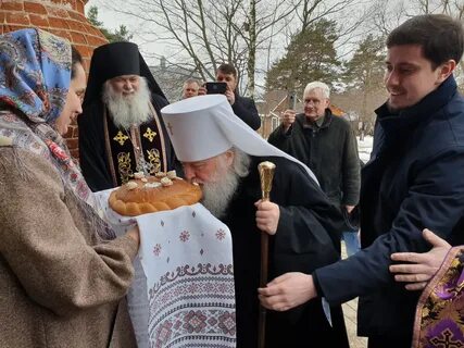 Настоятель свято