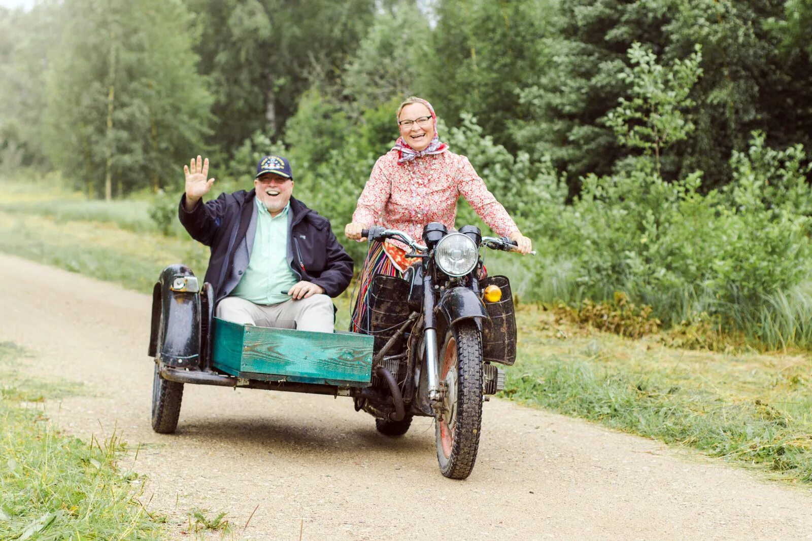 Едем старую жену