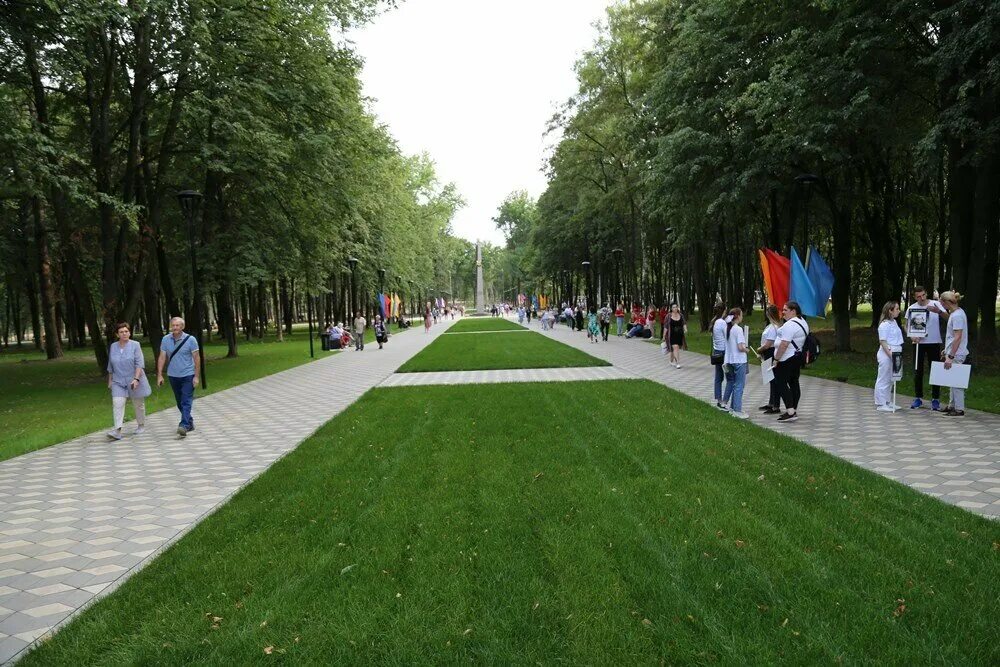 Новый парк в орле победы. Сквер победы орел. Детский парк пинск. Парк горсад тамбов. Фотосессия в парке.