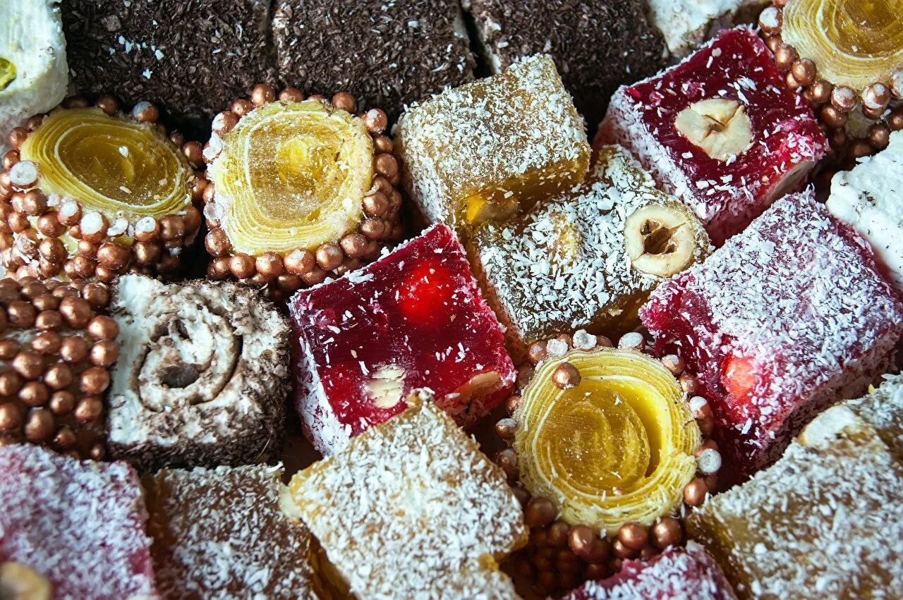 турецкая баклава. турецкий лукум с орехами. лукум восточные сладости. рахат лукум турция. пахлава армянская медовая.