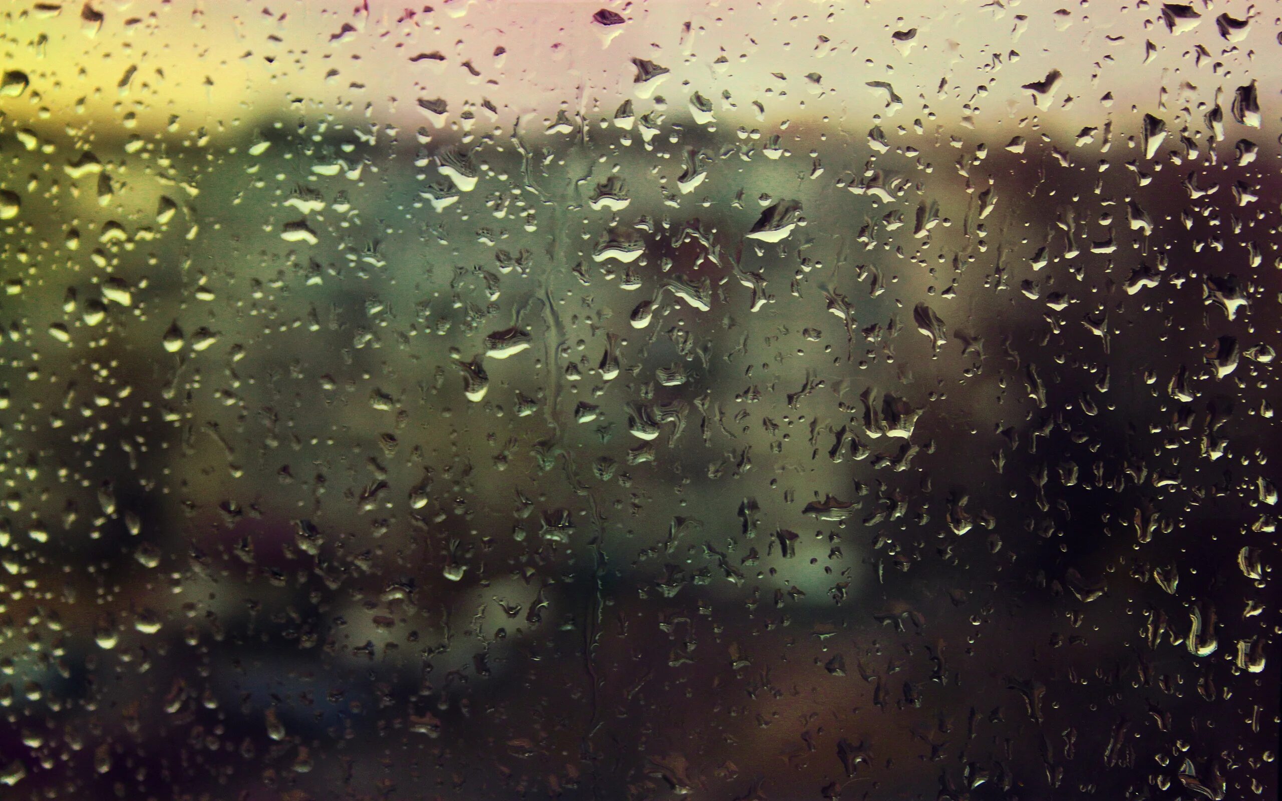Капли на стекле. Обои на рабочий стол дождь. Дождь на стекле. Капли дождя. Окно в дождевых каплях