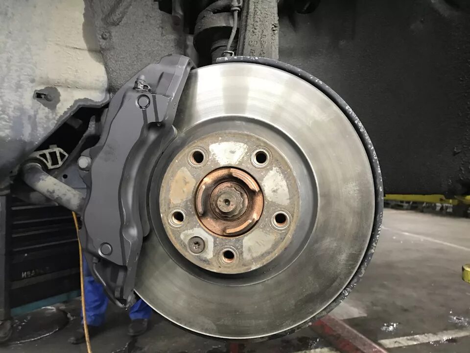 Суппорт брембо volkswagen touareg. Варианты тормозов. Тормозная система авто. Варианты тормозов. "диск тормоза" аир180s4e.