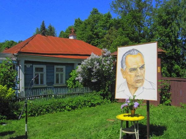 Музей Паустовского в Тарусе. Памятник Паустовскому в Тарусе. Таруса дом музей Заболоцкого.